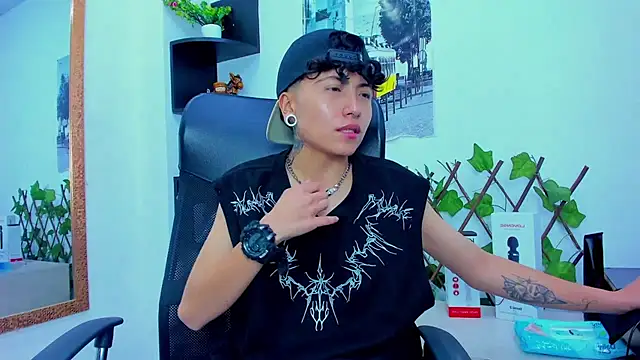 Snapshot of Im_Mathias chatting on 10/18/25, 09:32 Im Mathias online show from 10/18/25, 09:32