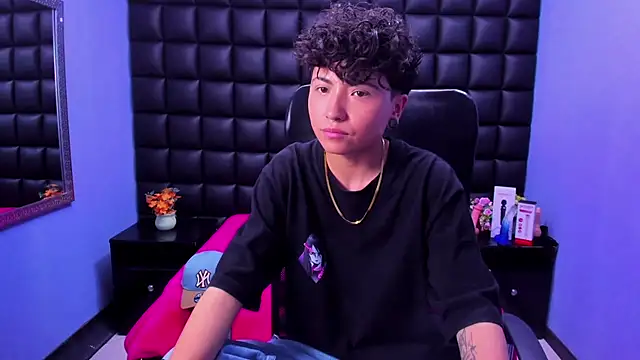 Snapshot of Im_Mathias chatting on 10/25/25, 04:20 Im Mathias online show from 10/25/25, 04:20