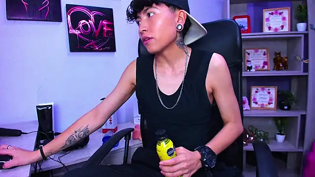 Snapshot of Im_Mathias chatting on 10/29/25, 03:42 Im Mathias online show from 10/29/25, 03:42