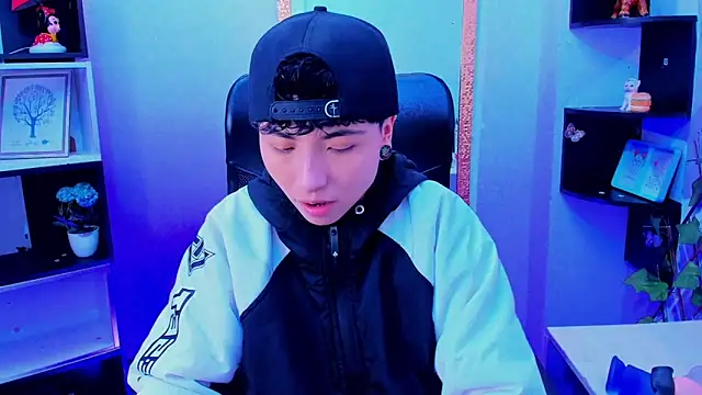 Im Mathias online show from 11/25/25, 02:44