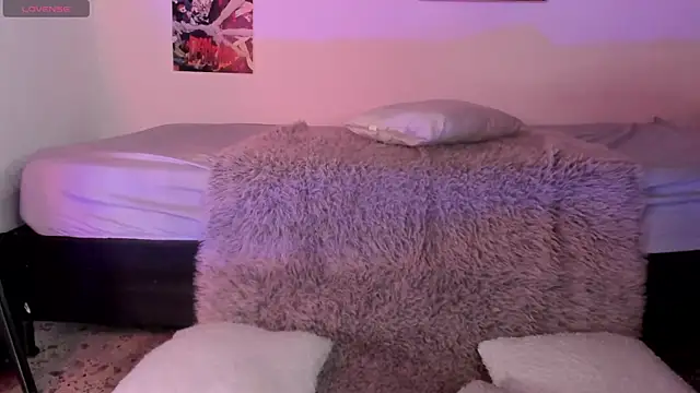 Snapshot of Luna-Chann chatting on 10/31/25, 08:32 Luna-Chann online show from 10/31/25, 08:32