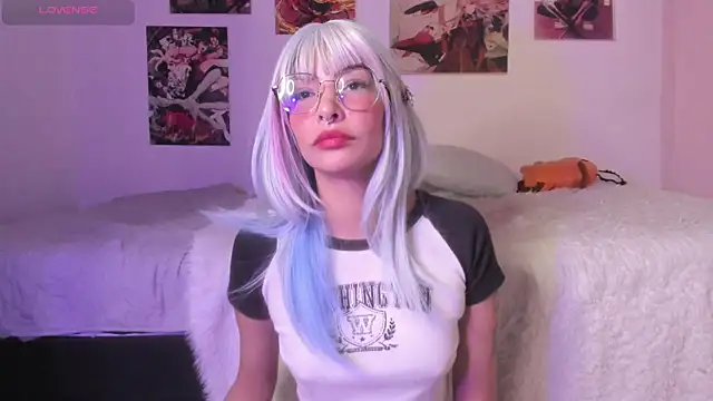 Snapshot of Luna-Chann chatting on 11/23/25, 08:52 Luna-Chann online show from 11/23/25, 08:52