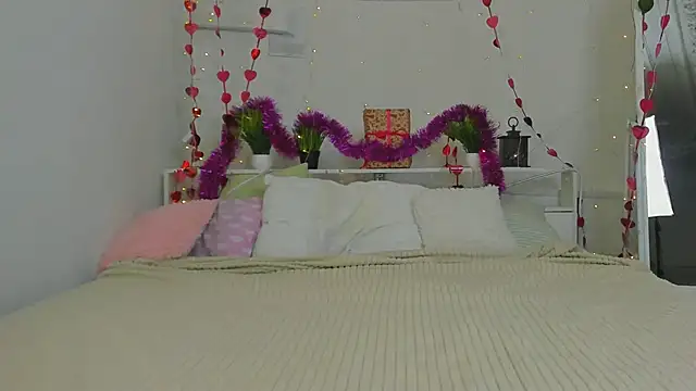 DreamyLuna online show from 01/08/25, 08:29