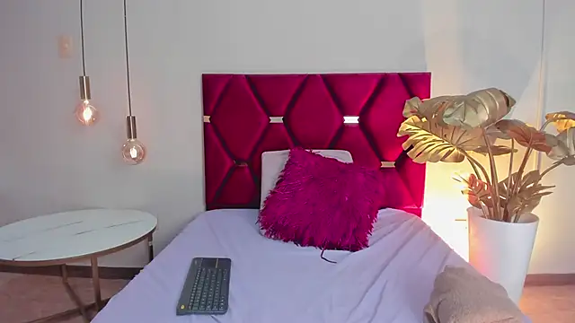 SaraBloomm online show from 03/06/25, 06:16