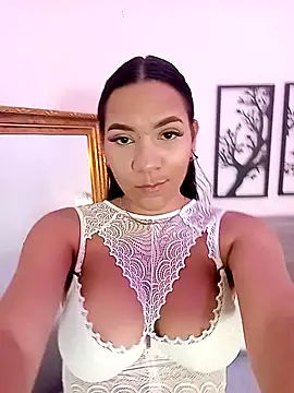 AmaraVelez online show from 01/08/25, 10:59