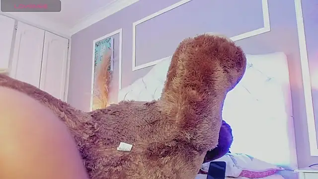 Snapshot of scarlet_hill chatting on 12/19/24, 04:46 scarlet hill online show from 12/19/24, 04:46