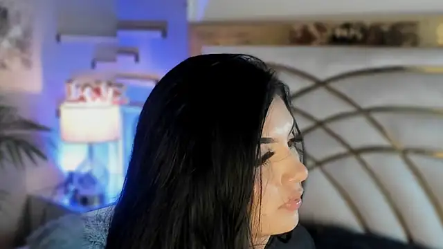 Snapshot of scarlet_hill chatting on 01/12/25, 05:45 scarlet hill online show from 01/12/25, 05:45