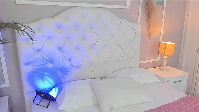 Snapshot of scarlet_hill chatting on 03/01/25, 02:15 scarlet hill online show from 03/01/25, 02:15