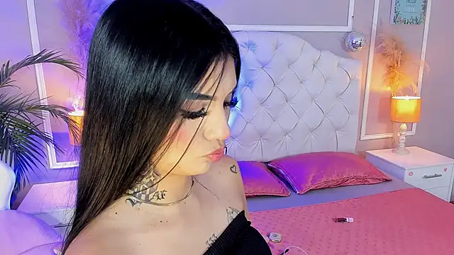 Snapshot of scarlet_hill chatting on 10/30/25, 01:56 scarlet hill online show from 10/30/25, 01:56