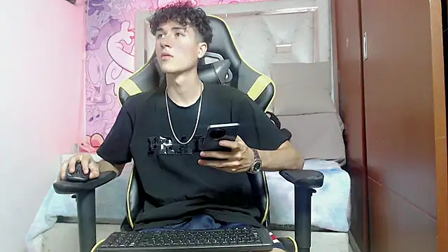 johnny cagee online show from 10/25/25, 04:53