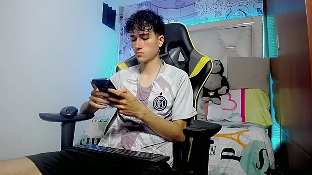 johnny cagee online show from 11/23/25, 05:07