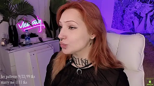 Snapshot of violetviolator chatting on 10/10/25, 04:33 violetviolator online show from 10/10/25, 04:33