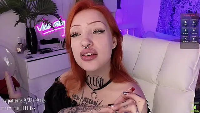 Snapshot of violetviolator chatting on 10/24/25, 04:20 violetviolator online show from 10/24/25, 04:20