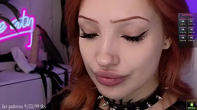 Snapshot of violetviolator chatting on 11/22/25, 04:11 violetviolator online show from 11/22/25, 04:11