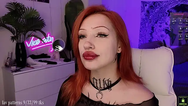 Snapshot of violetviolator chatting on 11/23/25, 05:07 violetviolator online show from 11/23/25, 05:07