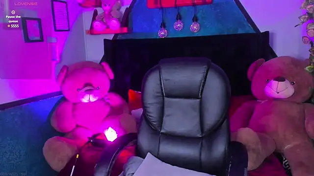  Sophie  miller online show from 12/12/24, 10:52