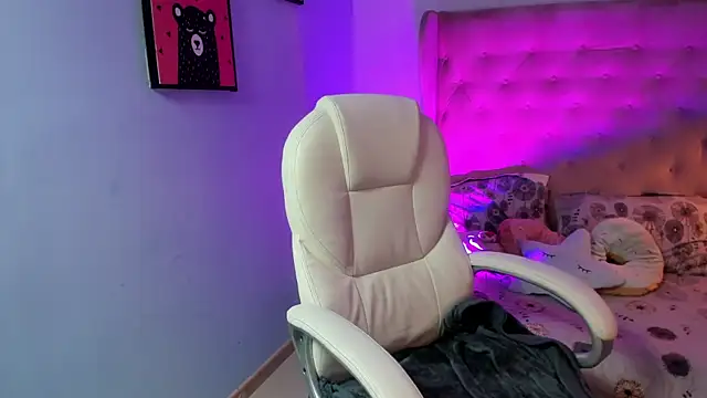  Sophie  miller online show from 11/05/25, 08:20