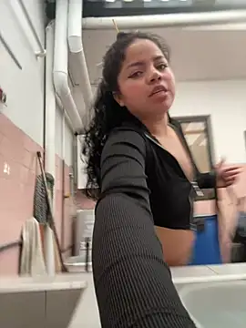 Snapshot of Elaa_euphoria chatting on 01/09/25, 10:20 Elaa euphoria online show from 01/09/25, 10:20