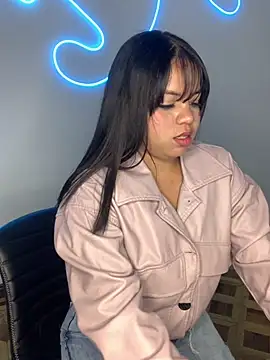 Snapshot of Elaa_euphoria chatting on 01/23/25, 01:41 Elaa euphoria online show from 01/23/25, 01:41