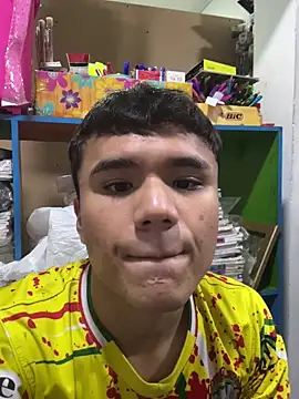 Snapshot of Baby_Cream chatting on 12/18/25, 12:06 Baby Cream online show from 12/18/25, 12:06