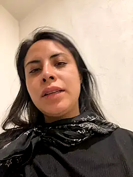 Snapshot of Effyvice13 chatting on 11/12/25, 08:26 Effyvice13 online show from 11/12/25, 08:26