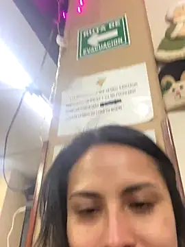 Snapshot of Effyvice13 chatting on 12/15/25, 12:37 Effyvice13 online show from 12/15/25, 12:37