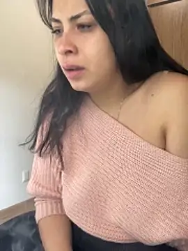 Snapshot of Effyvice13 chatting on 12/17/25, 08:37 Effyvice13 online show from 12/17/25, 08:37