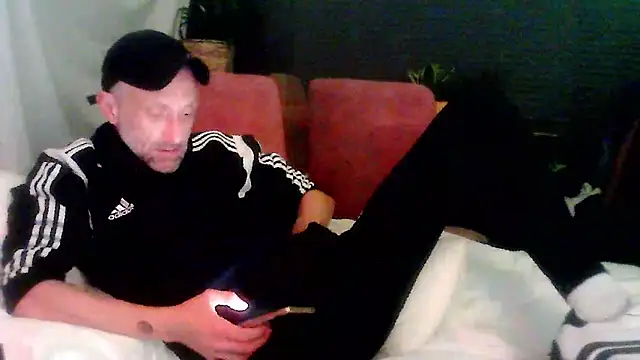 Snapshot of unclestefansdick chatting on 09/25/25, 12:58 unclestefansdick online show from 09/25/25, 12:58