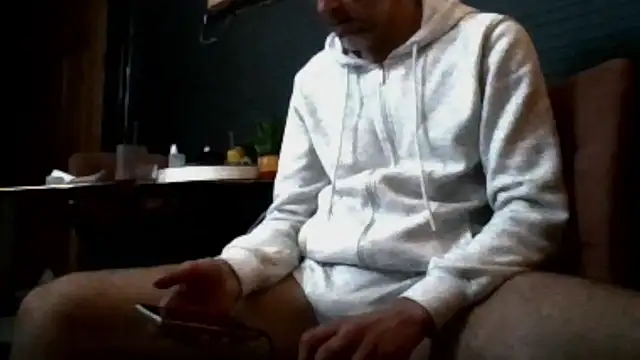 Snapshot of unclestefansdick chatting on 10/05/25, 10:07 unclestefansdick online show from 10/05/25, 10:07