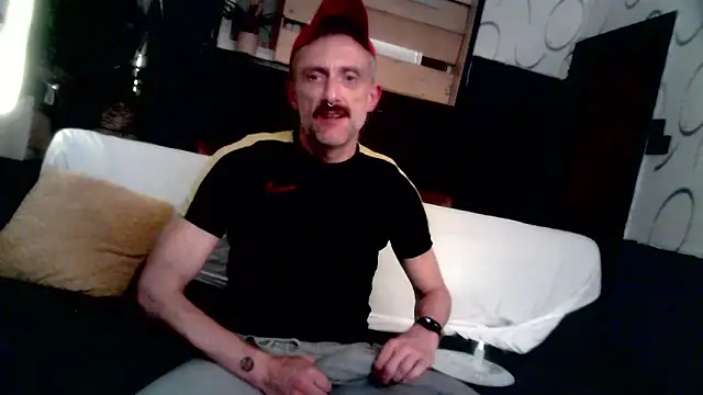 Snapshot of unclestefansdick chatting on 10/09/25, 01:03 unclestefansdick online show from 10/09/25, 01:03