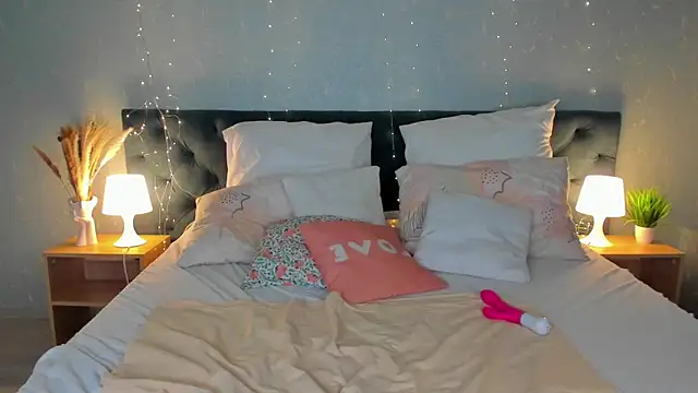 Michelle Blond online show from 12/13/24, 02:27