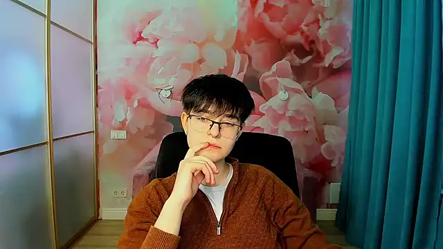 EmiliaYours online show from 12/03/24, 06:59