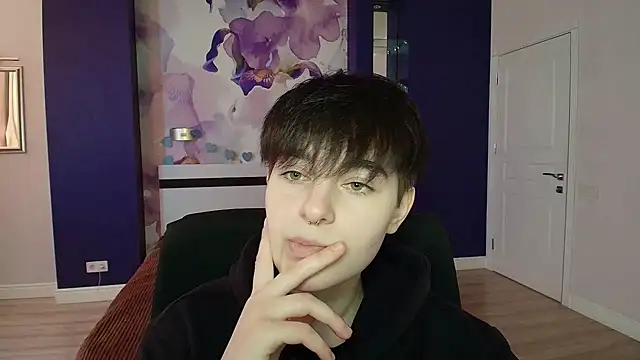 EmiliaYours online show from 12/13/24, 12:39