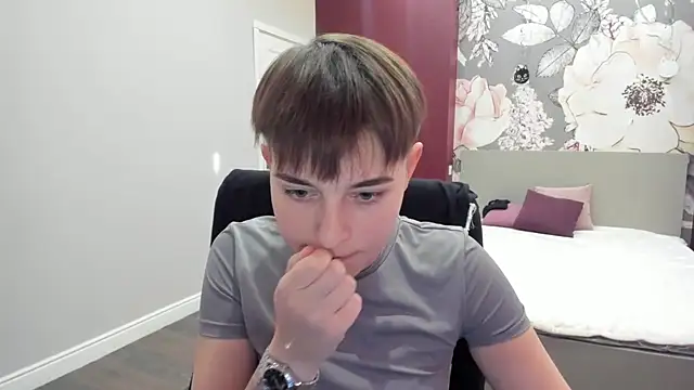 EmiliaYours online show from 09/21/25, 01:57