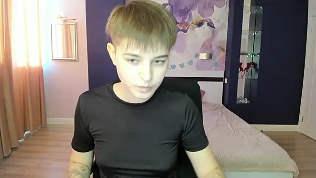 EmiliaYours online show from 09/28/25, 01:49