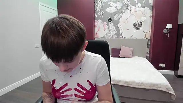 EmiliaYours online show from 10/31/25, 04:30