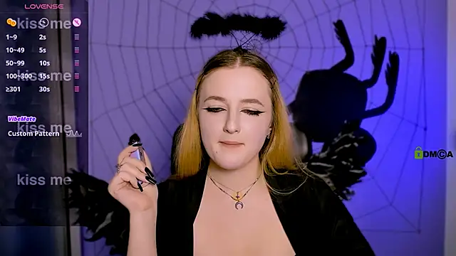 luna berryy online show from 10/20/25, 07:14