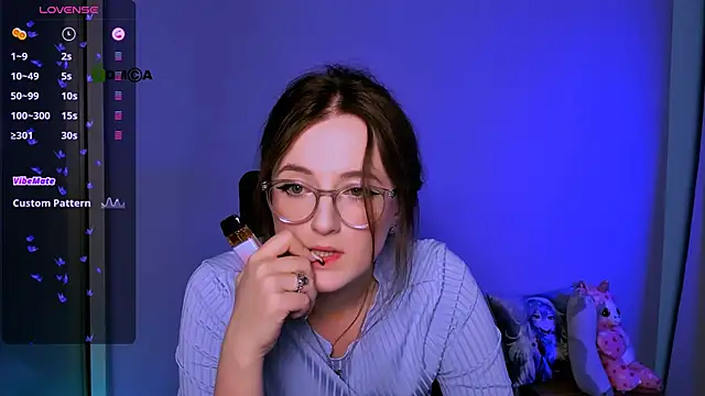 Snapshot of luna_berryy chatting on 11/14/25, 08:29 luna berryy online show from 11/14/25, 08:29