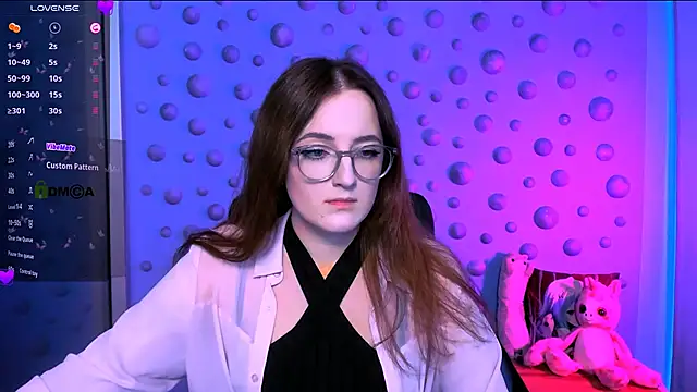 Snapshot of luna_berryy chatting on 11/28/25, 08:11 luna berryy online show from 11/28/25, 08:11