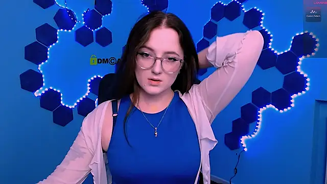 Snapshot of luna_berryy chatting on 12/02/25, 08:37 luna berryy online show from 12/02/25, 08:37