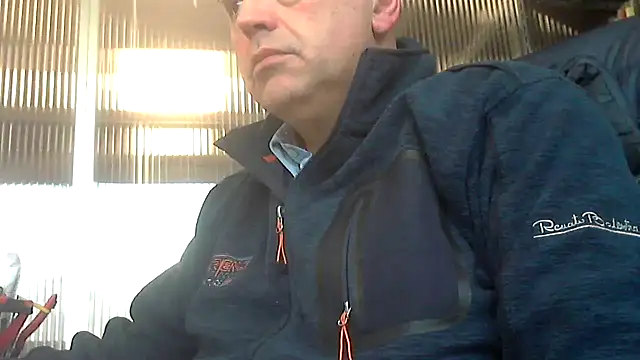 Snapshot of pantomax chatting on 12/18/25, 10:21 pantomax online show from 12/18/25, 10:21