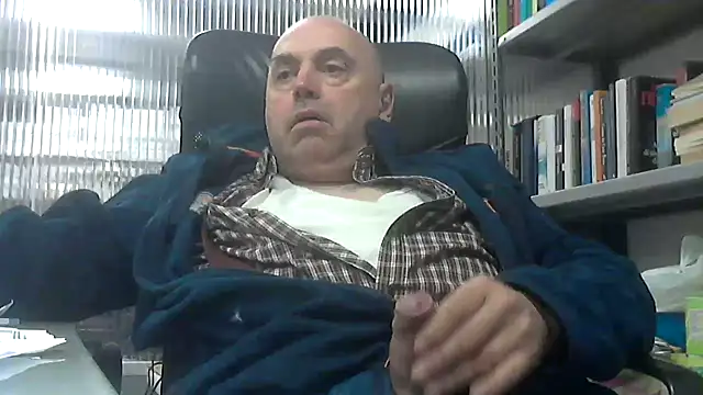 Snapshot of pantomax chatting on 03/04/26, 12:49 pantomax online show from 03/04/26, 12:49