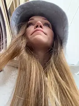 KitteCat online show from 10/04/25, 07:39