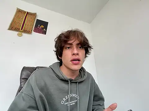 Snapshot of Ne0nn chatting on 12/30/24, 05:44 Ne0nn online show from 12/30/24, 05:44