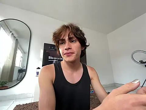 Snapshot of Ne0nn chatting on 12/31/24, 09:50 Ne0nn online show from 12/31/24, 09:50