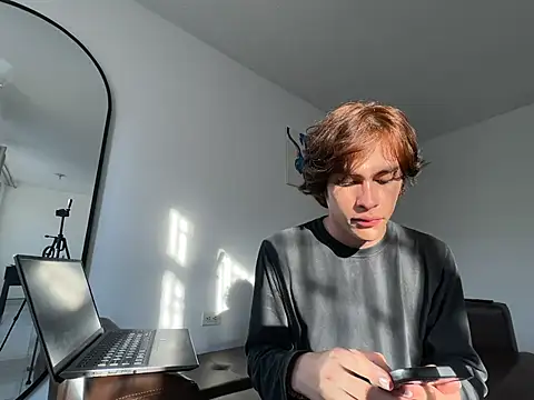 Snapshot of Ne0nn chatting on 01/12/25, 09:51 Ne0nn online show from 01/12/25, 09:51