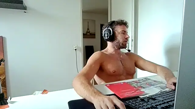 alpha-hunk online show from 06/11/26, 08:34