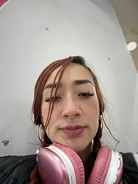 Snapshot of ariiel_ chatting on 12/15/24, 02:16 ariiel online show from 12/15/24, 02:16