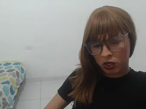 Snapshot of estefania224 chatting on 03/17/26, 11:13 estefania224 online show from 03/17/26, 11:13