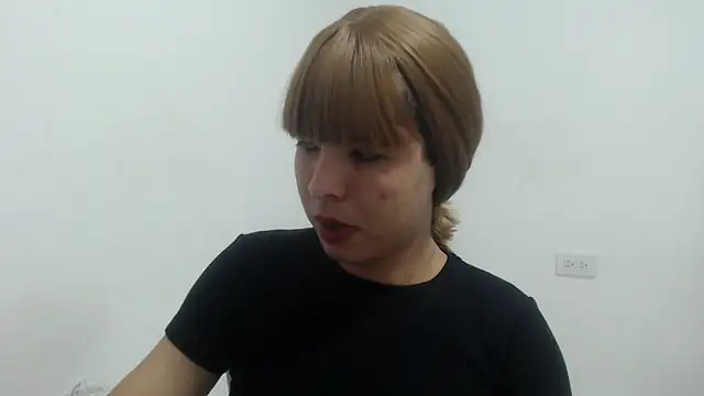 Snapshot of estefania224 chatting on 05/22/26, 12:18 estefania224 online show from 05/22/26, 12:18